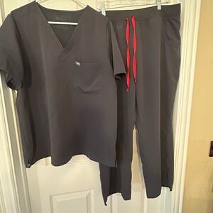 Figs Charcoal Scrub Top XXL Top & Petite Pants EUC